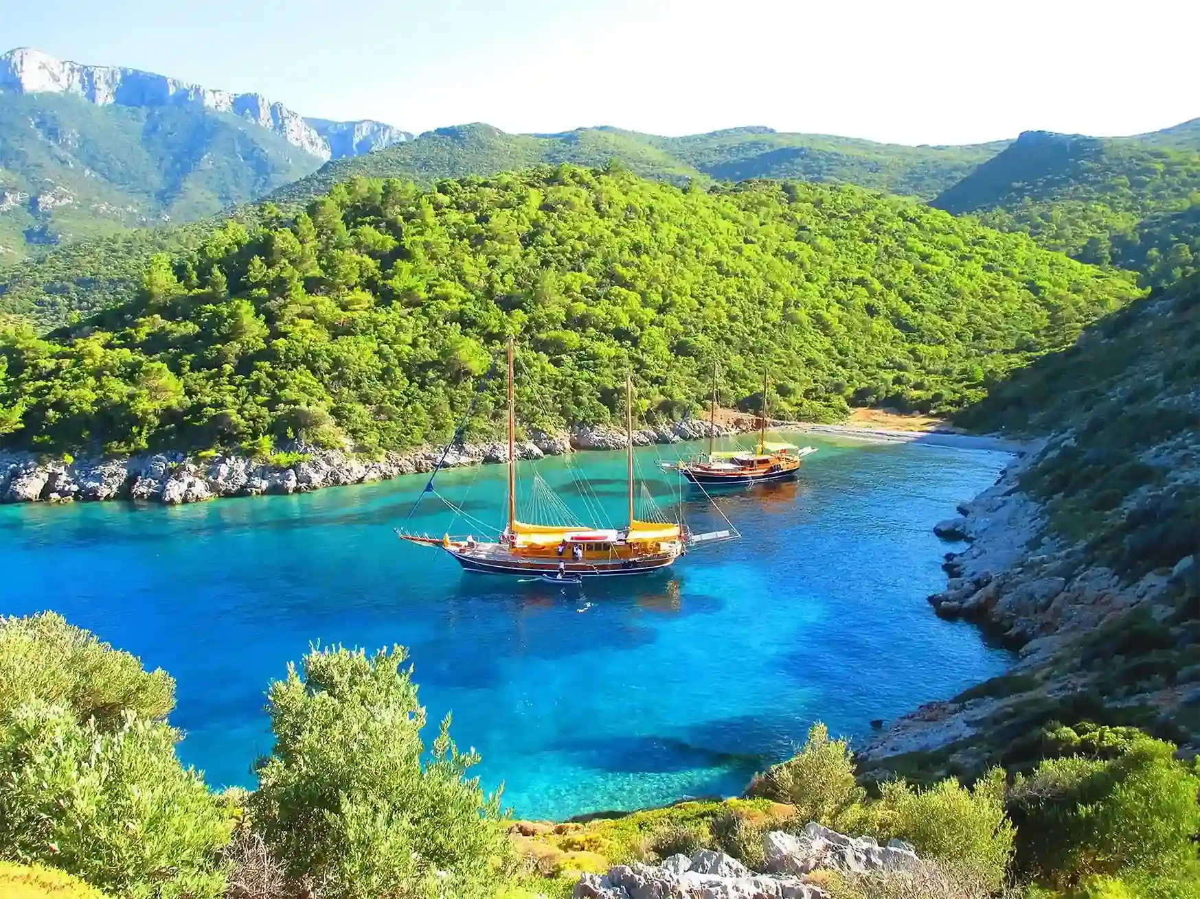 Türkises Wasser in der Bucht von Mercincik